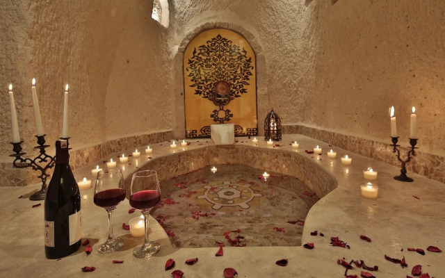 Romance Cave Suites