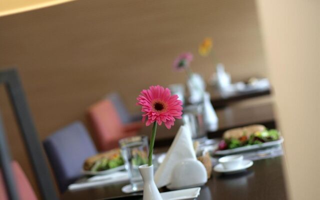 Athinais Hotel