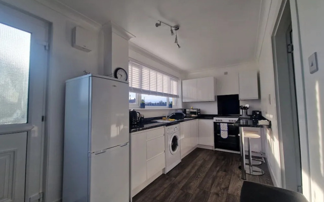 Cozy Shotts House With 2 Bedrooms