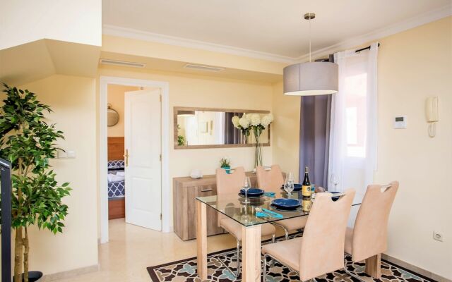 Beautiful 2 Bed 2 Bath, Duplex Penthouse JC30