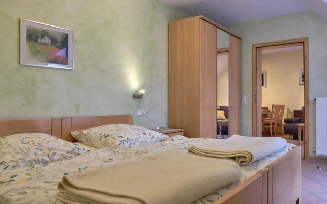 4 Kreuzstraße Laaschhof