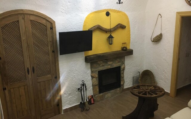 House with 4 Bedrooms in Guadix, with Wonderful Mountain View, Enclosed Garden And Wifi - 60 Km From the Slopes