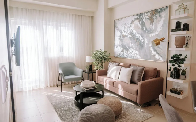 A Luxurious 1BR Apartment