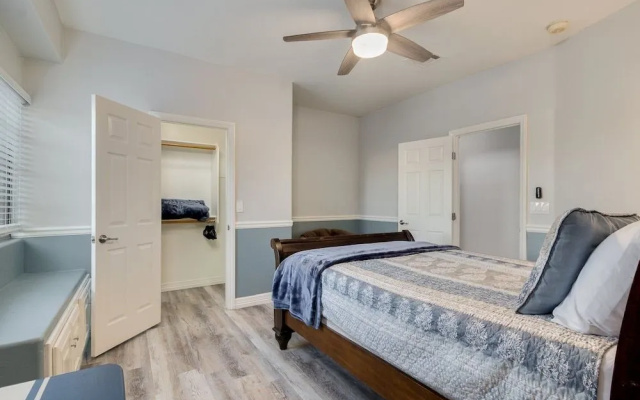 Stunning Waterfront Paradise! Sleeps 16! Heated Pool/Spa and Lots of Fun! by RedAwning - фото 4