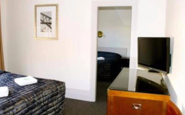 Royal Exhibition Hotel
