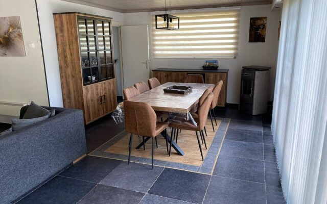 Luxurious Holiday Home with Hot Tub & Sauna in Houffalize