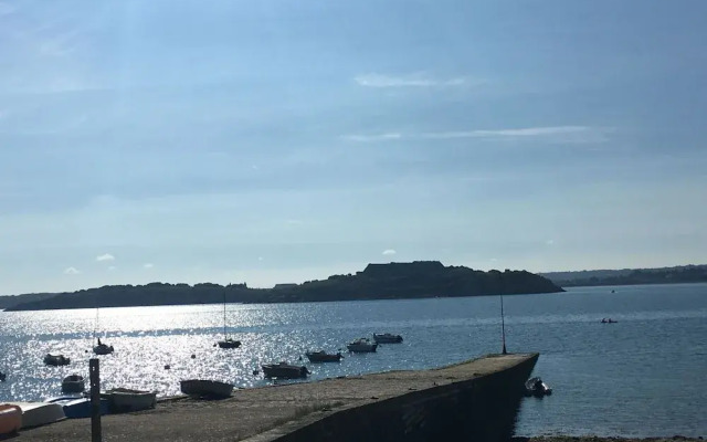 Holiday Home With sea Views, Roscanvel