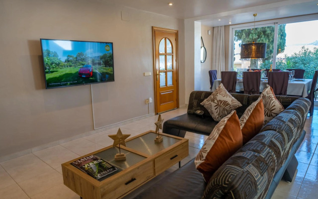 Villa Lux Gallery AC