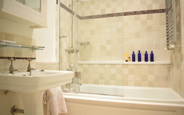 1 Bedroom Primrose Hill Apartment