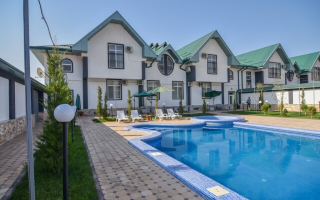 Lake House Resort hotel