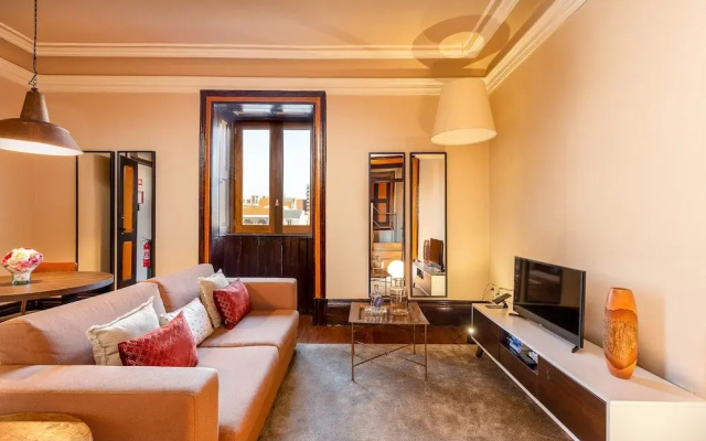 Central Porto Stay With Balcony