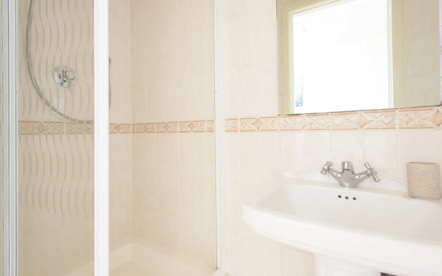 Platinum Apartment Mornington Crescent 9986