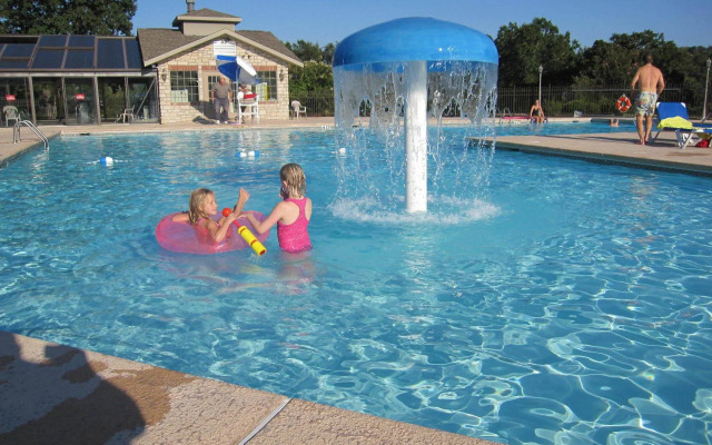 Golf 2 Screen Porches-View-Pointe Royale