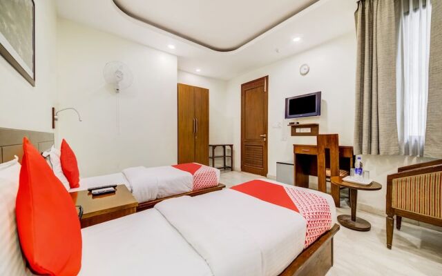 OYO 9553 Hotel Kings Plaza