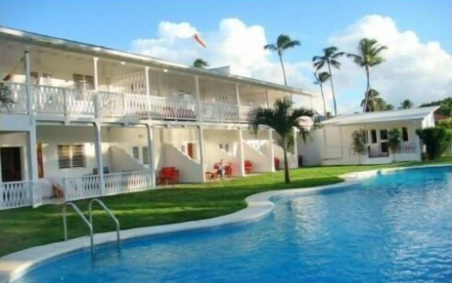 Las Cayenas Beach Hotel