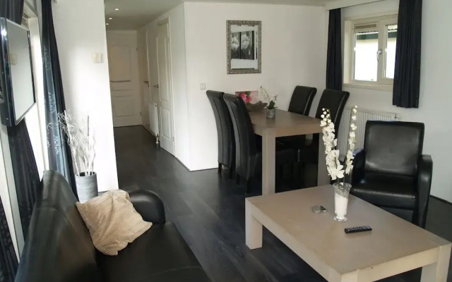 Well-kept Chalet Near the Biesbosch