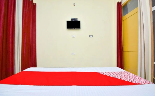 White House By OYO Rooms