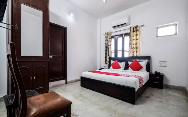 OYO 9971 Hotel Royal T