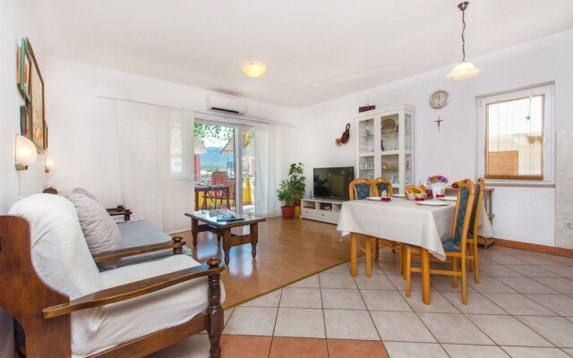 Apartments And Rooms Anita