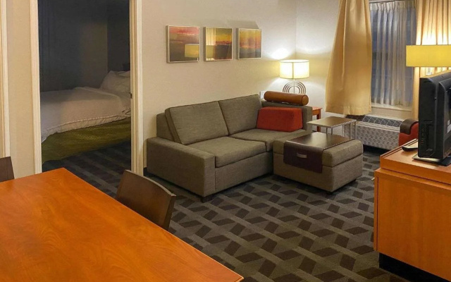 MainStay Suites Middleburg Heights Cleveland Airport