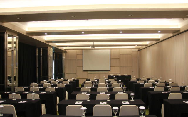 Sparks Life Jakarta, ARTOTEL Curated