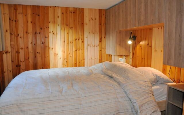 Traditional Chalet With Sauna, hot tub and Relaxation Space Near La Roche