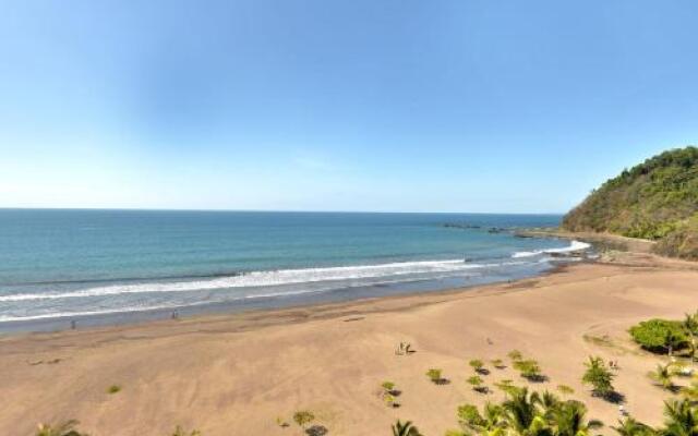 The Palms Jaco 1001 penthouse on the beach