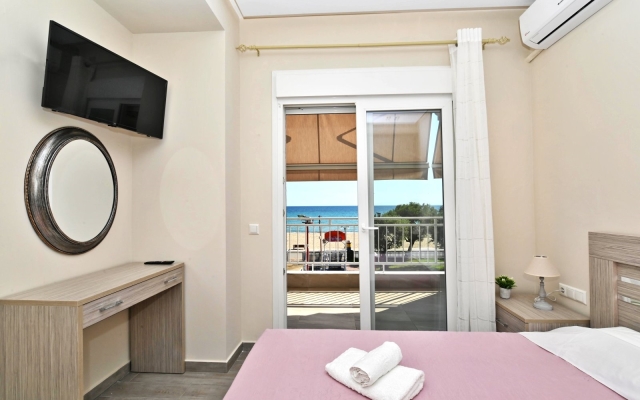 Sabbia Seafront Apartment 3 by TravelPro Servi...