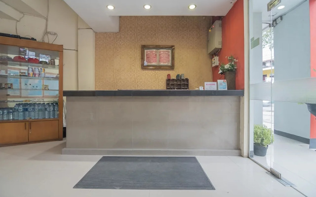RedDoorz Plus @ Jl KH Wahid Hasyim Medan