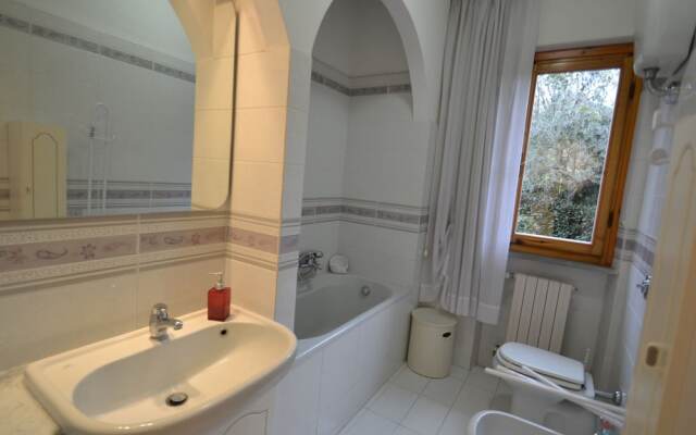 Tuscan Villa With Sea Views