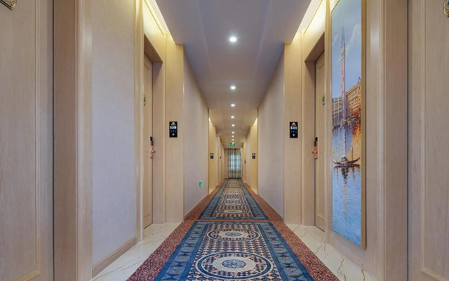 Vienna Hotel (Zhaoqing East Railway Station Dinghushan Scenic Area)