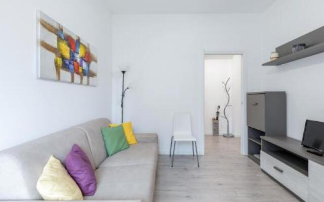 Piazza De Angeli M1 Comfortable Flat with Balcony