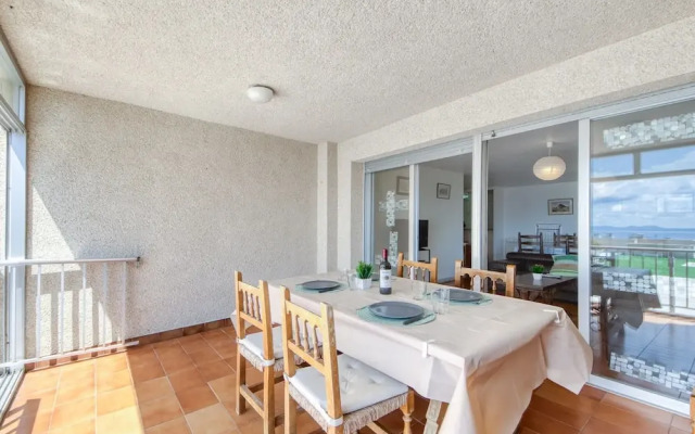 Posh Apartment Near Canyelles Petites