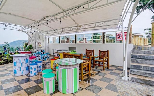 OYO 90225 Rumah Bambu Trawas syariah