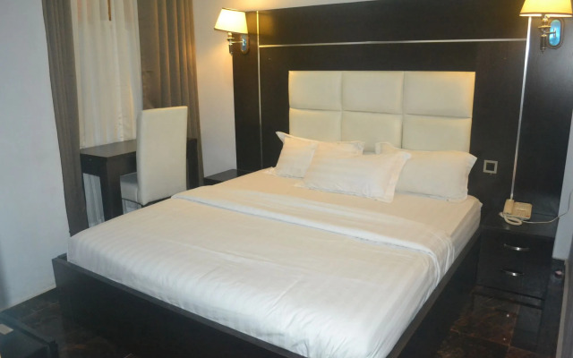 Mac Dove Lounge & Suites ltd