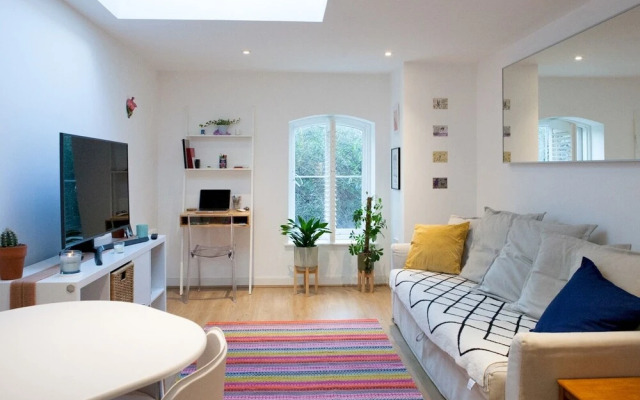 Bright & Modern 1-bedroom Flat in East London