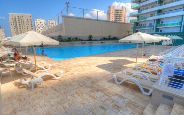 Gorgeous Apartment With Terrace in Fort Cambridge, Pool