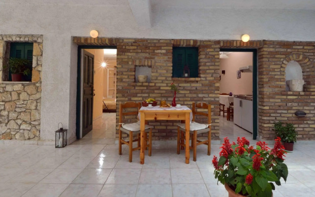 Damaskis Studios a Small Complex in Kassiopi