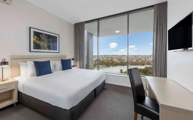 Oaks Brisbane on Margaret Suites