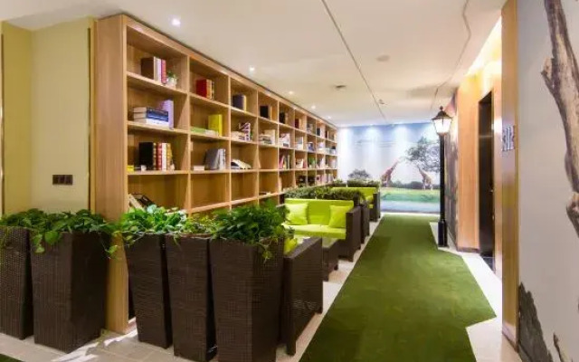 Wonderland Hotel
