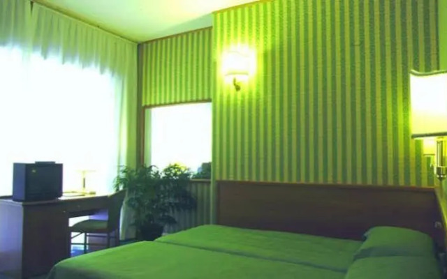 Massimi City Garden Hotel