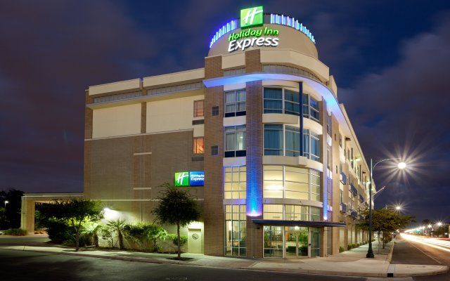 Holiday Inn Express San Antonio Rivercenter Area, an IHG Hotel