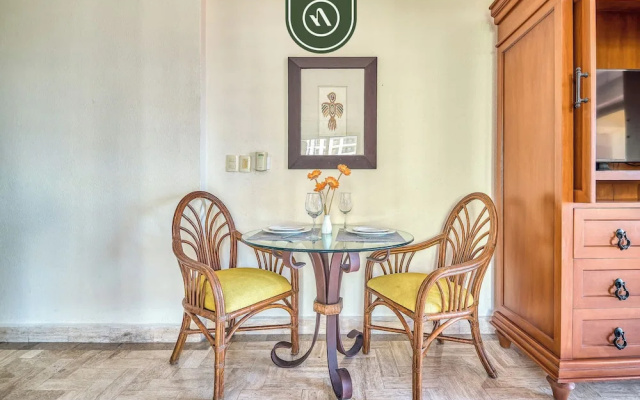 Beachfront 2 BR Condo - Beach - Pools - Tennis