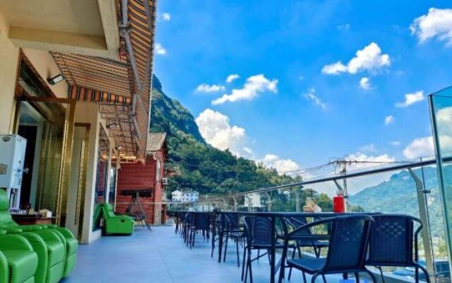 Yunlv Sunshine Homestay (Yichang Three Gorges Home Scenic Area)