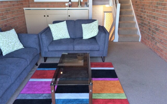 Pacific Heights Holiday Apartments & Munn's Tower House