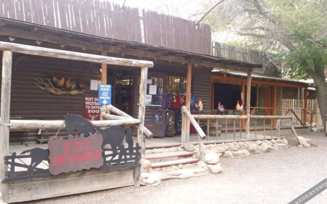 Bonnie Springs Ranch Motel