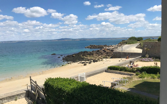 Duplex apartment in a prime seafront location, Treboul, Douarnenez