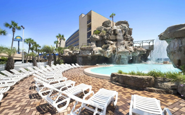 Days Inn by Wyndham Panama City Beach/Ocean Front
