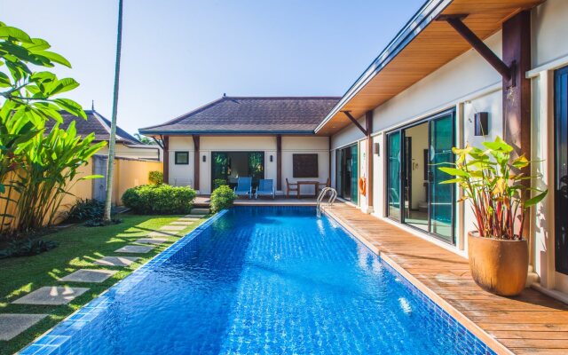 Two Villas Holiday: Oriental Style Nai Harn Beach