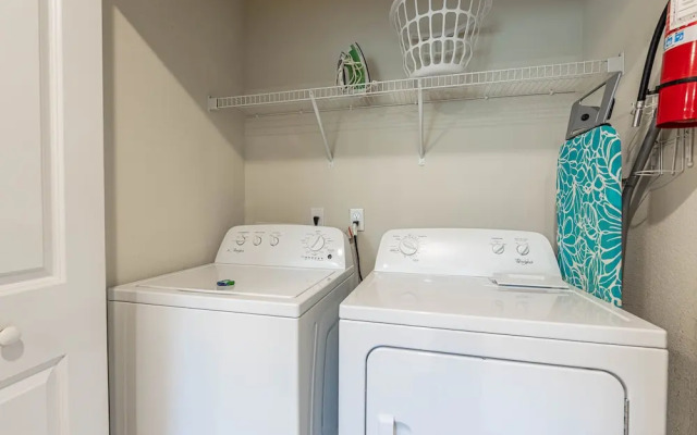 Tvpm-4638td/sr 5 Bedroom Townhouse by RedAwning